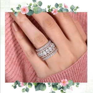 Elegant stacked rings set of 5. This is fashion jewelry piece.